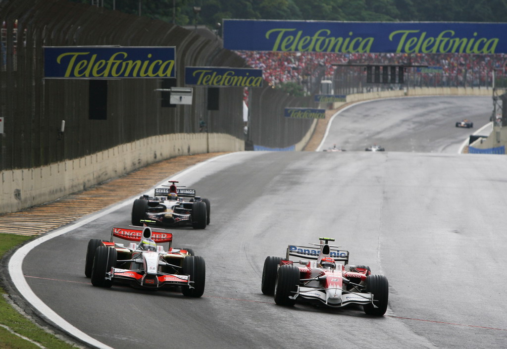 GP BRASILE, Giancarlo Fisichella (ITA) Force India F1 VJM01 e Timo Glock (GER) Toyota TF108.
Formula One World Championship, Rd 18, Brazilian Grand Prix, Gara, Interlagos, Sao Paulo, Brazil, Domenica 2 November 2008.
