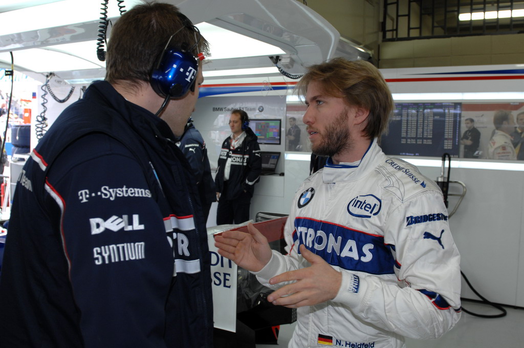 GP BRASILE, Venerdi', 31 October 2008 Brazilian Grand Prix Interlagos, Sao Paulo, Brazil. BMW Sauber F1 Team driver Nick Heidfeld (GER) talks with his Engineer. This image is copyright free for editorial use © BMW AG