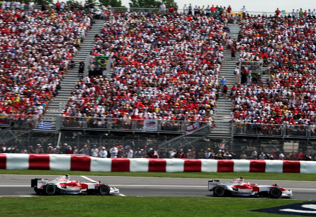 GP CANADA, Jarno Trulli (ITA) Toyota TF108 davanti a team mate Timo Glock (GER) Toyota TF108.
Formula One World Championship, Rd 7, Canadian Grand Prix, Gara, Montreal, Canada, Domenica 8 June 2008.
