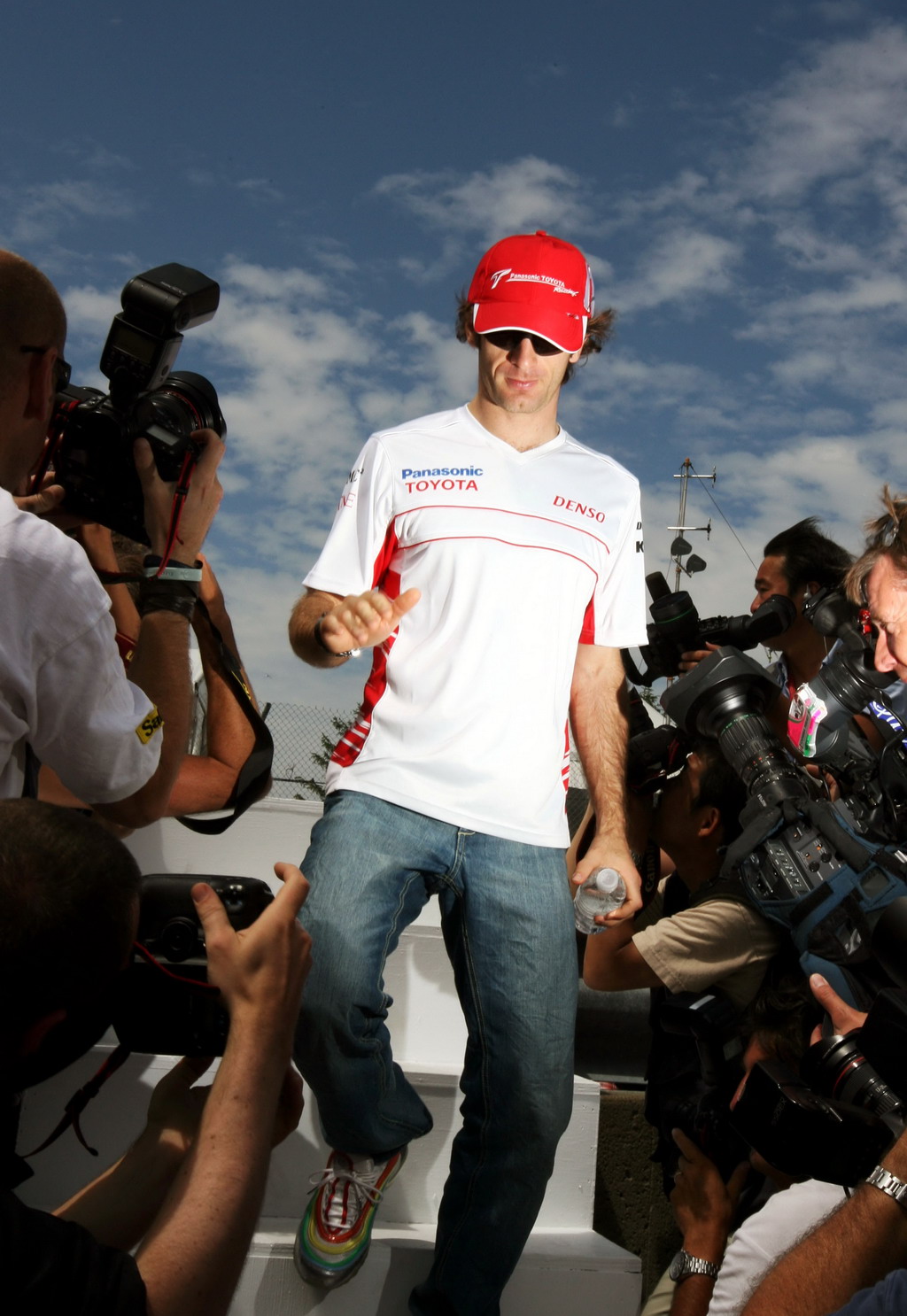 GP CANADA, Jarno Trulli (ITA) Toyota on the drivers parade.
Formula One World Championship, Rd 7, Canadian Grand Prix, Gara Day, Montreal, Canada, Domenica 8 June 2008.

