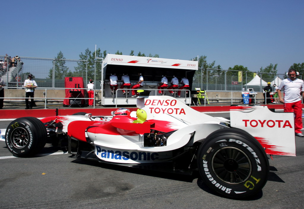 GP CANADA, Timo Glock (GER) Toyota TF108 leaves the pits.
Formula One World Championship, Rd 7, Canadian Grand Prix, Qualifiche Day, Montreal, Canada, Saturday 7 June 2008.
