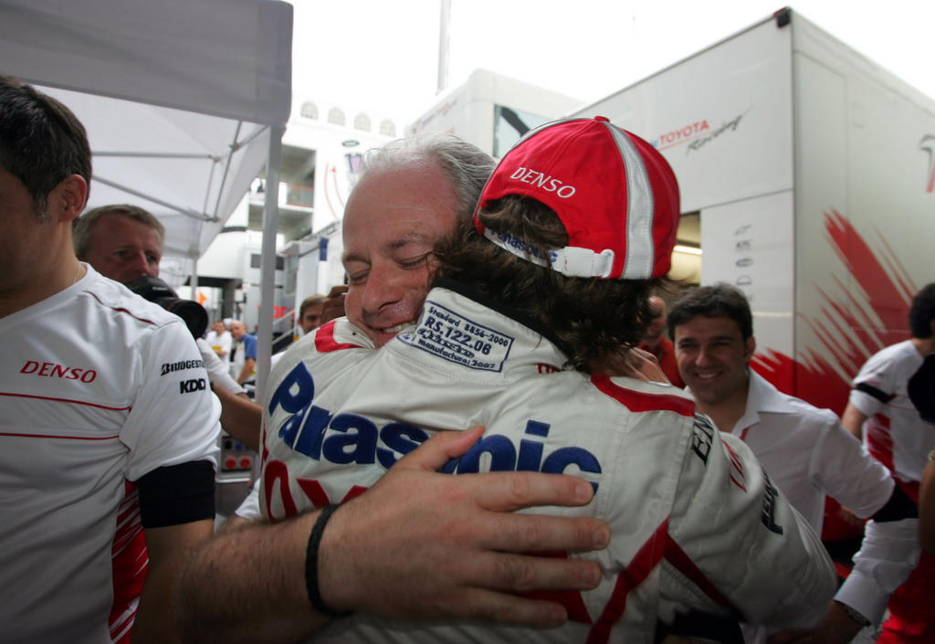 GP FRANCIA, Jarno Trulli (ITA) Toyota e Toyota team celebrations.
Formula One World Championship, Rd 8, French Grand Prix, Gara, Magny-Cours, France, Domenica 22 June 2008.
