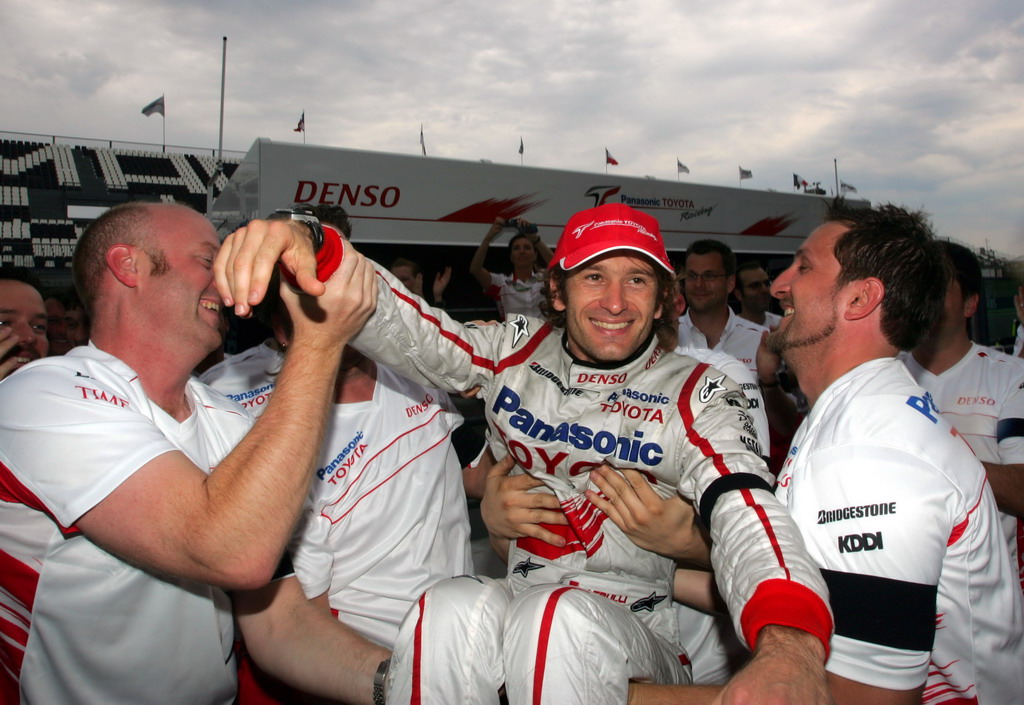 GP FRANCIA, Jarno Trulli (ITA) Toyota e Toyota team celebrations.
Formula One World Championship, Rd 8, French Grand Prix, Gara, Magny-Cours, France, Domenica 22 June 2008.
