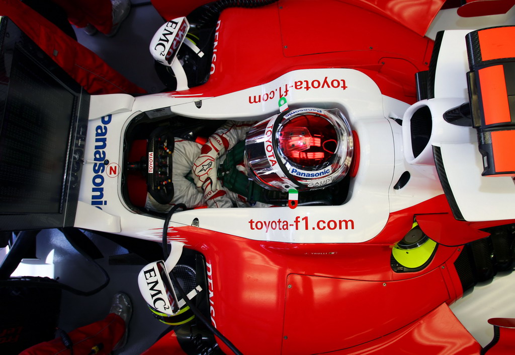 GP FRANCIA, Jarno Trulli (ITA) Toyota TF108.
Formula One World Championship, Rd 8, French Grand Prix, Practice Day, Magny-Cours, France, Venerdi' 20 June 2008.
