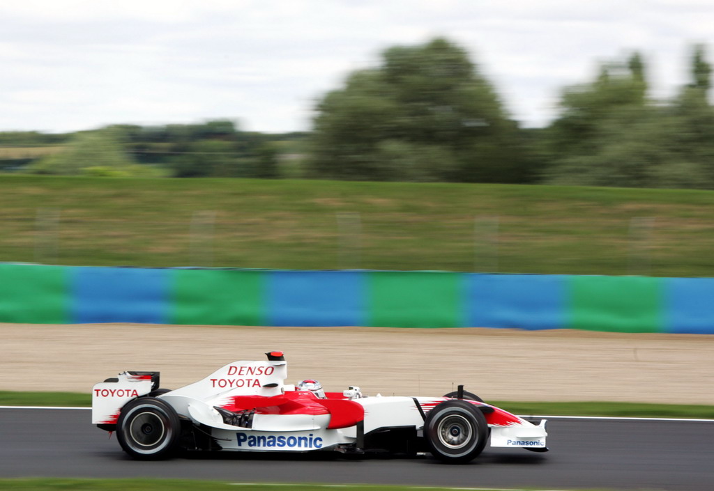 GP FRANCIA, Jarno Trulli (ITA) Toyota TF108.
Formula One World Championship, Rd 8, French Grand Prix, Practice Day, Magny-Cours, France, Venerdi' 20 June 2008.
