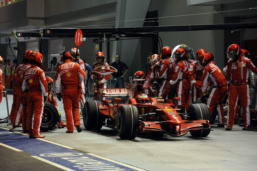 GP SINGAPORE, SINGAPORE GRAND PRIX F1/2008 -  SINGAPORE 28/09/2008  - FELIPE MASSA PIT STOP
© FOTO ERCOLE COLOMBO FOR BRIDGESTONE
