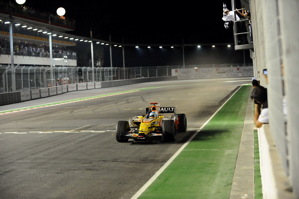 GP SINGAPORE, SINGAPORE GRAND PRIX F1/2008 -  SINGAPORE 28/09/2008  - FERNANDO ALONSO 
© FOTO ERCOLE COLOMBO FOR BRIDGESTONE
