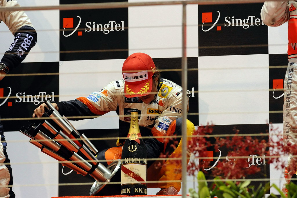 GP SINGAPORE, SINGAPORE GRAND PRIX F1/2008 -  SINGAPORE 28/09/2008  - FERNANDO ALONSO ( WINNER)
© FOTO ERCOLE COLOMBO FOR BRIDGESTONE