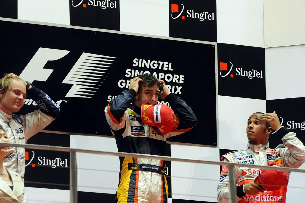 GP SINGAPORE, SINGAPORE GRAND PRIX F1/2008 -  SINGAPORE 28/09/2008  - NICO ROSBERG (2ND) - FERNANDO ALONSO (WINNER) - LEWIS HAMILTON /3RD)
© FOTO ERCOLE COLOMBO FOR BRIDGESTONE