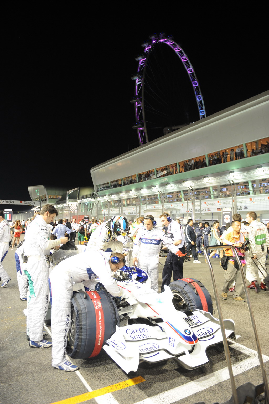 GP SINGAPORE, Domenica, 28 September 2008  Singapore Grand Prix. Marina Bay. Singapore. Nick Heidfeld (GER) in the BMW Sauber F1.08 This image is copyright free for editorial use © BMW AG 