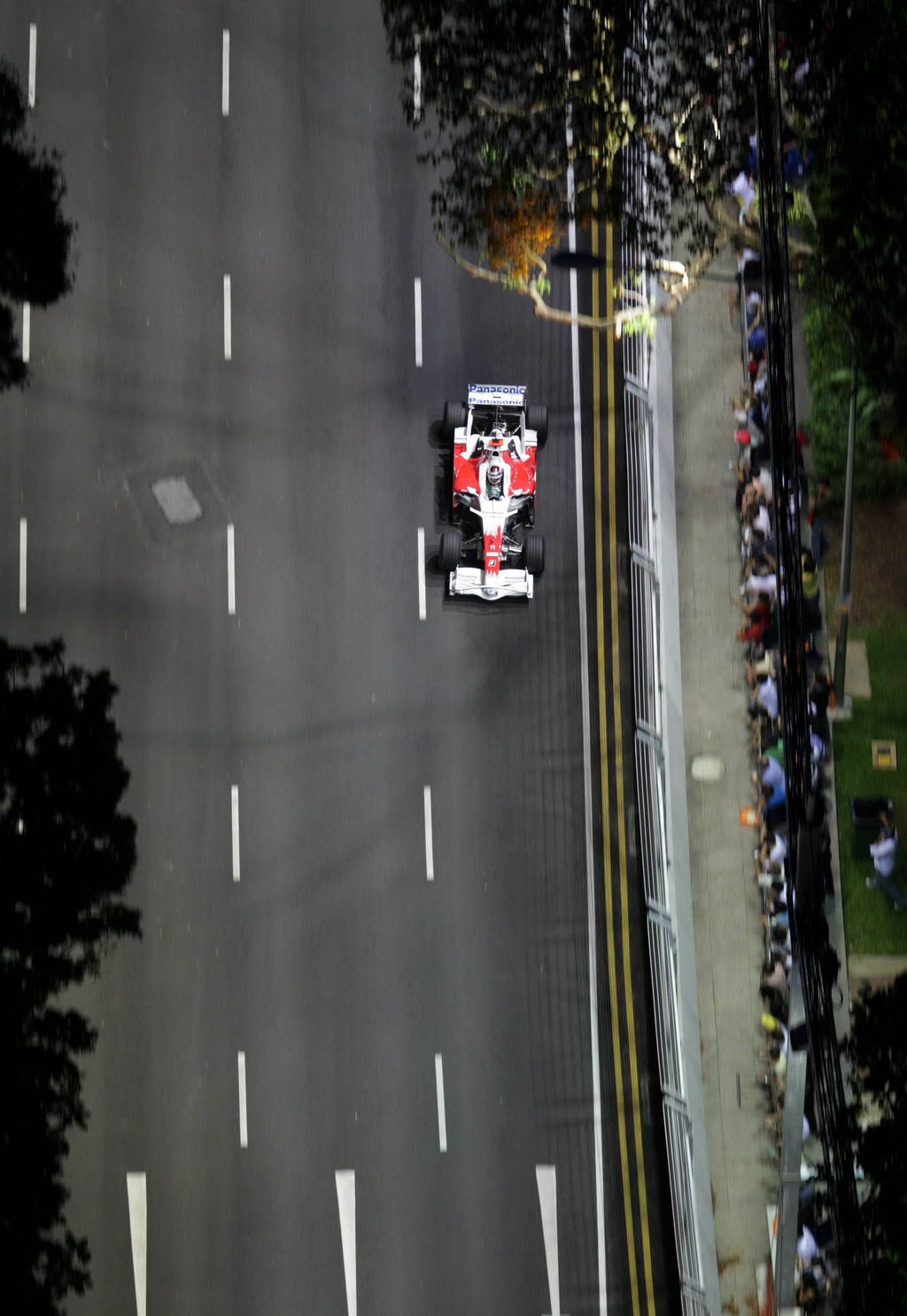 GP SINGAPORE, Jarno Trulli (ITA) Toyota TF108.
Formula One World Championship, Rd 15, Singapore Grand Prix, Practice, Marina Bay Street Circuit, Singapore, Venerdi' 26 September 2008.
