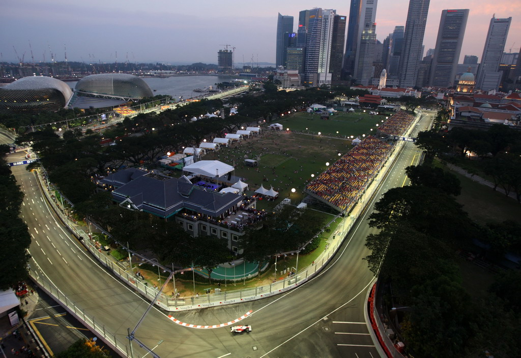 GP SINGAPORE, Jarno Trulli (ITA) Toyota TF108.
Formula One World Championship, Rd 15, Singapore Grand Prix, Qualifiche, Singapore, Saturday 27 September 2008.
