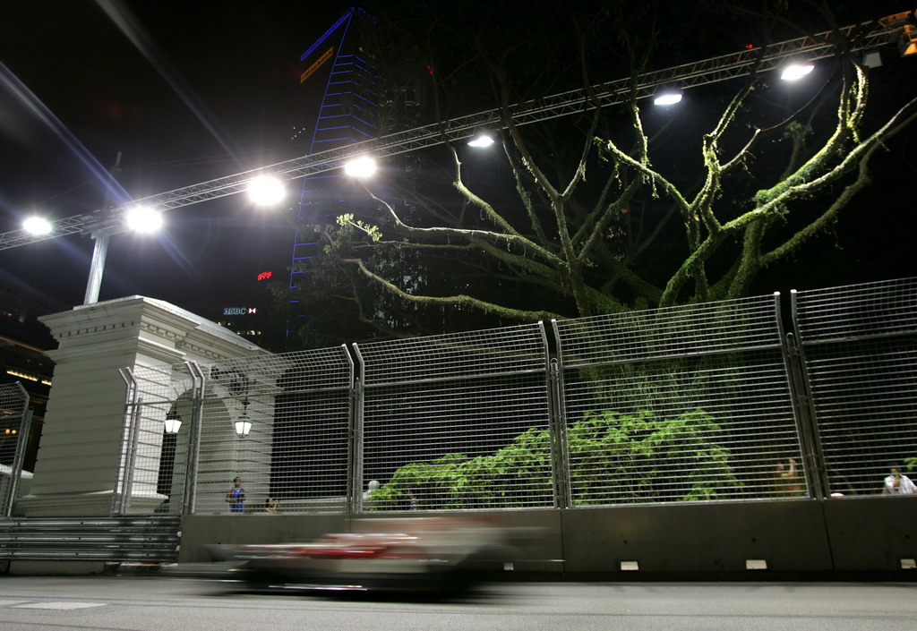 GP SINGAPORE, Timo Glock (GER) Toyota TF108 
Formula One World Championship, Rd 15, Singapore Grand Prix, Qualifiche, Marina Bay Street Circuit, Singapore, Saturday 27 September 2008.
