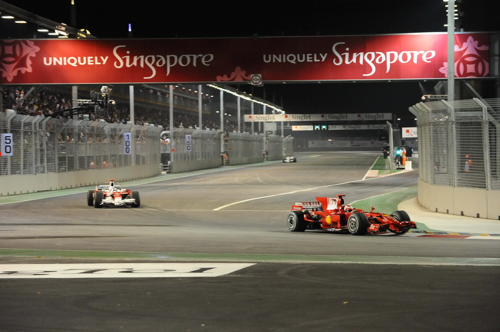 GP SINGAPORE, SINGAPORE GRAND PRIX F1/2008 - SINGAPORE 26/09/2008    - KIMI RAIKKONEN AND JARNO TRULLI 
© FOTO ERCOLE COLOMBO 
