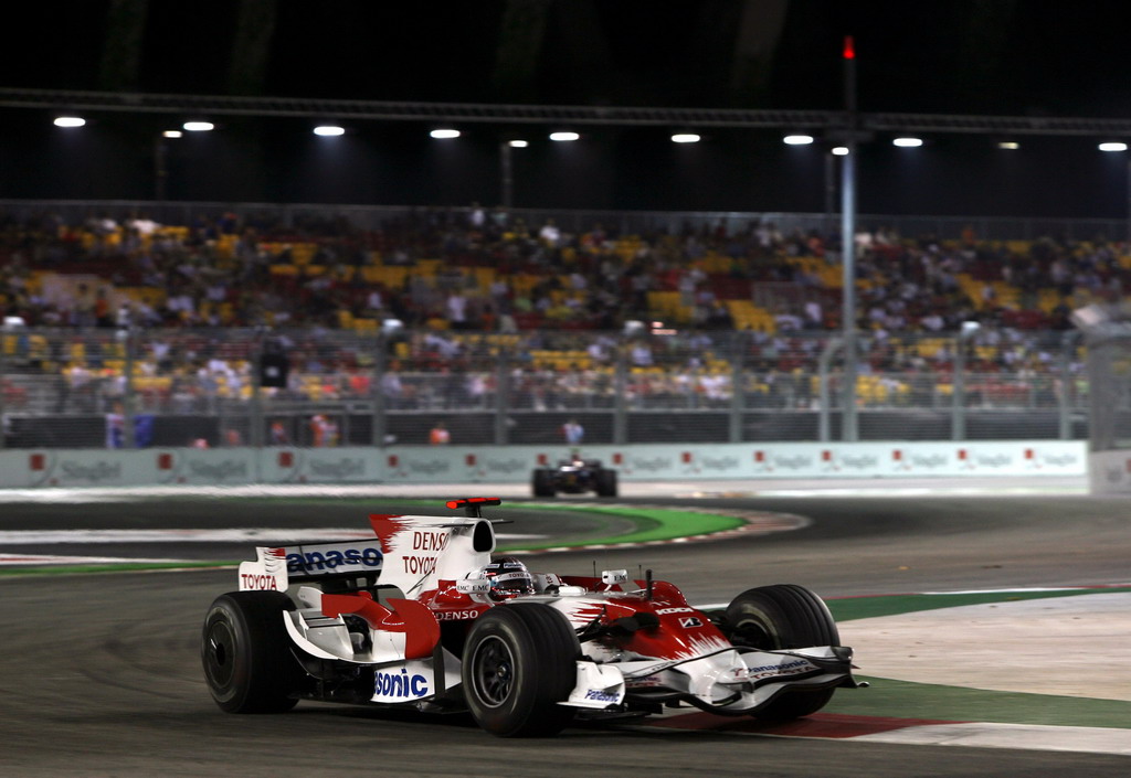 GP SINGAPORE, Jarno Trulli (ITA) Toyota TF108.
Formula One World Championship, Rd 15, Singapore Grand Prix, Practice, Marina Bay Street Circuit, Singapore, Venerdi' 26 September 2008.
