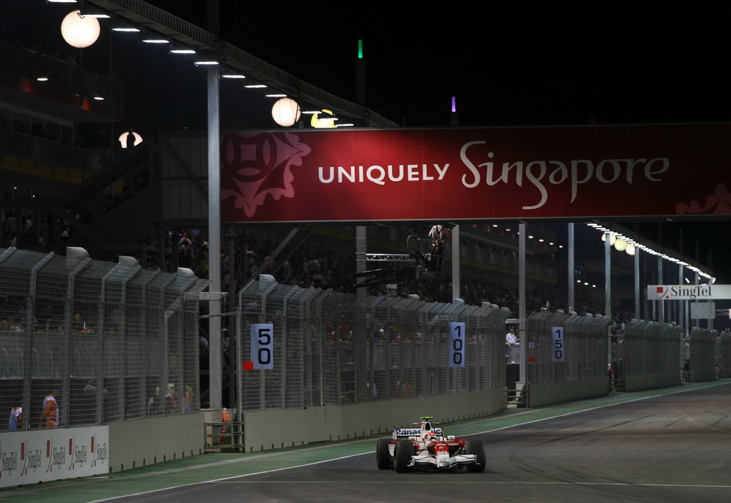 GP SINGAPORE, Timo Glock (GER) Toyota TF108.Formula One World Championship, Rd 15, Singapore Grand Prix, Practice, Marina Bay Street Circuit, Singapore, Venerdi' 26 September 2008.