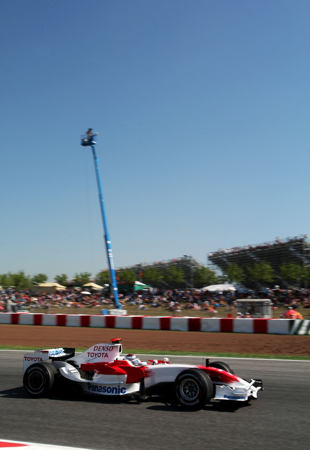 GP SPAGNA, Jarno Trulli (ITA) Toyota TF108.
Formula One World Championship, Rd 4, Spanish Grand Prix, Qualifiche Day, Barcelona, Spain, Saturday 26 April 2008.
