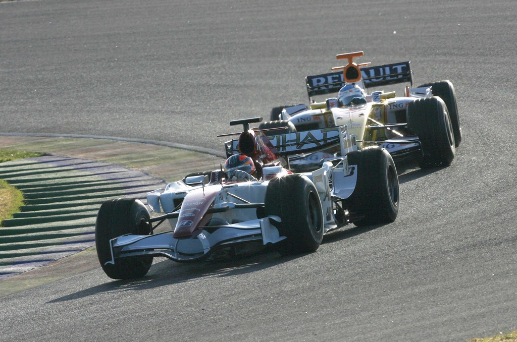 TEST VALENCIA, Vitantonio Liuzzi (ITA), Force India F1 Team.
Fernando Alonso (SPA), Renault F1 Team. Circuit Ricardo Tormo.