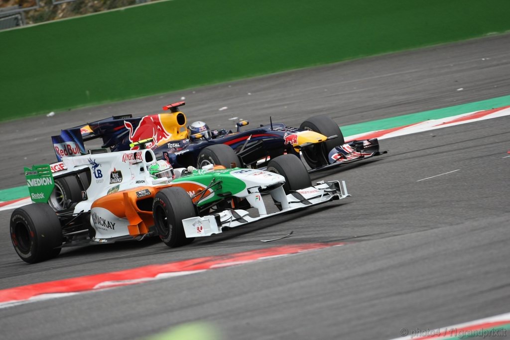 GP Belgio, Gara, Vitantonio Liuzzi (ITA), Force India F1 Team, VJM03 e Sebastian Vettel (GER), Red Bull Racing, RB6