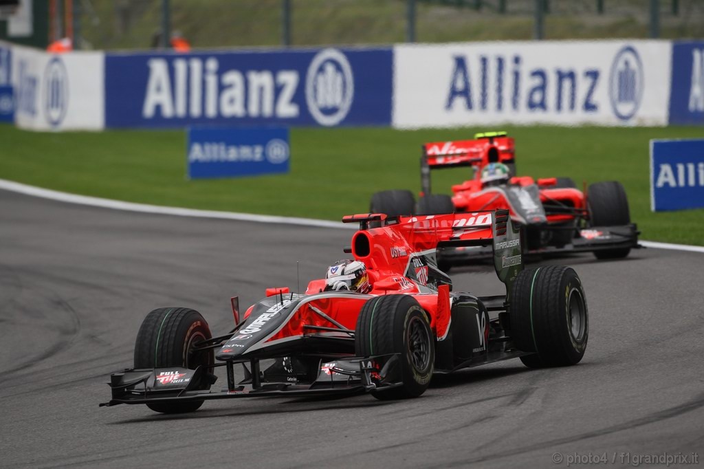 GP Belgio, Gara, Timo Glock (GER), Virgin Racing, VR-01  davanti a Lucas Di Grassi (BRA), Virgin Racing, VR-01 