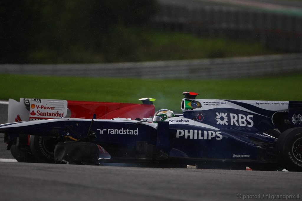 GP Belgio, Gara, Rubens Barrichello (BRA), Williams, FW32 e Fernando Alonso (ESP), Ferrari, F10 crash 