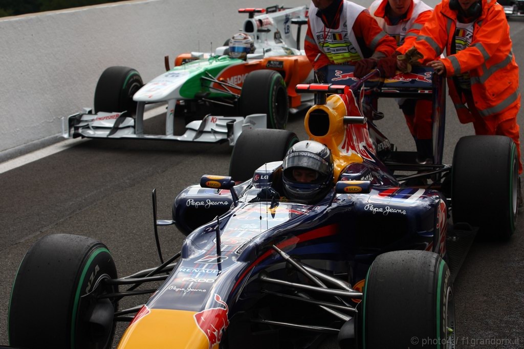 GP Belgio, Prove Libere 3, Sabato, Sebastian Vettel (GER), Red Bull Racing, RB6 stopped in the Pit lane