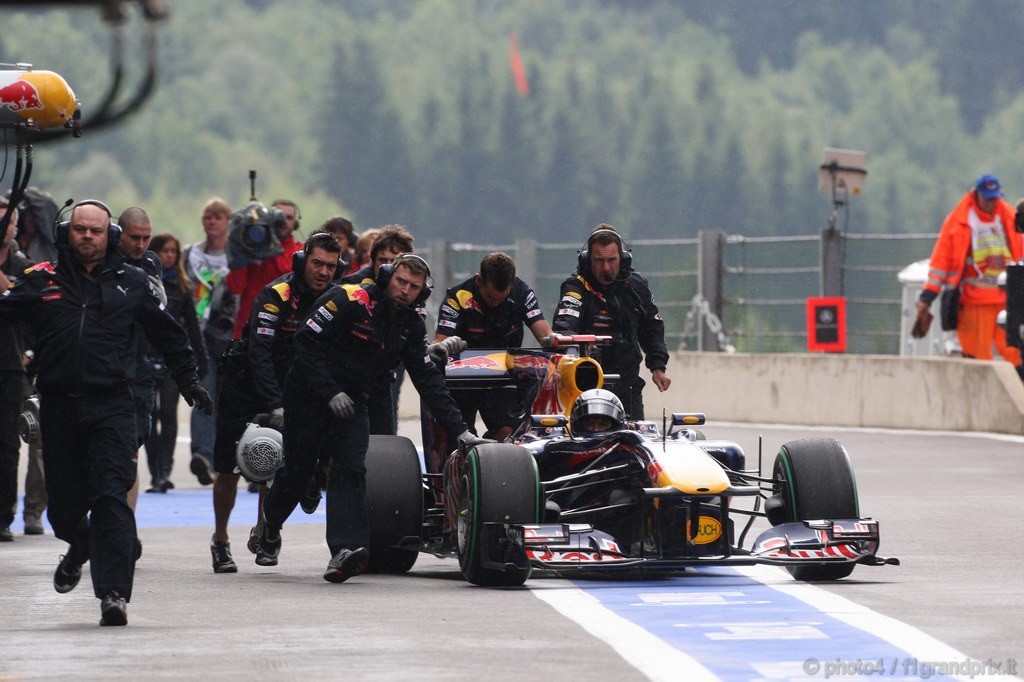GP Belgio, Prove Libere 3, Sabato, Sebastian Vettel (GER), Red Bull Racing, RB6 stopped in the pit lane