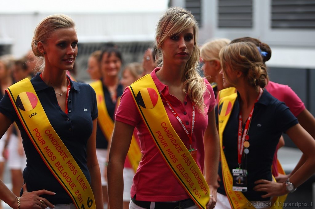 GP Belgio, Qualifiche, ragazze nel paddock 