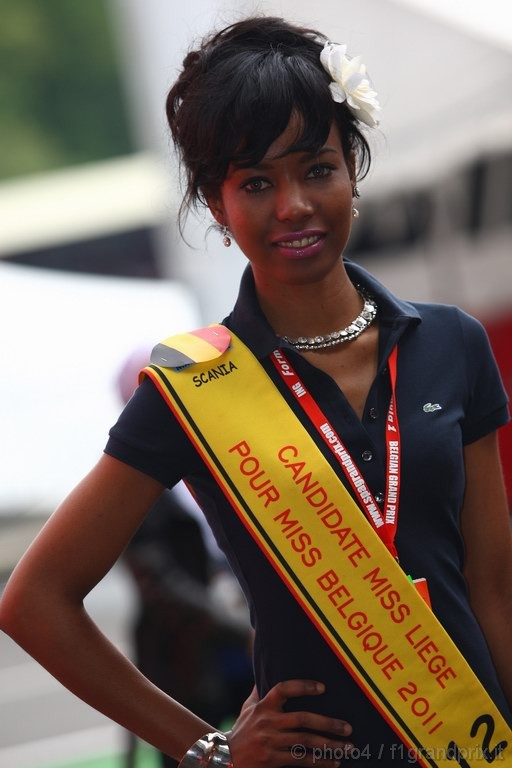 GP Belgio, Qualifiche, ragazza nel paddock 