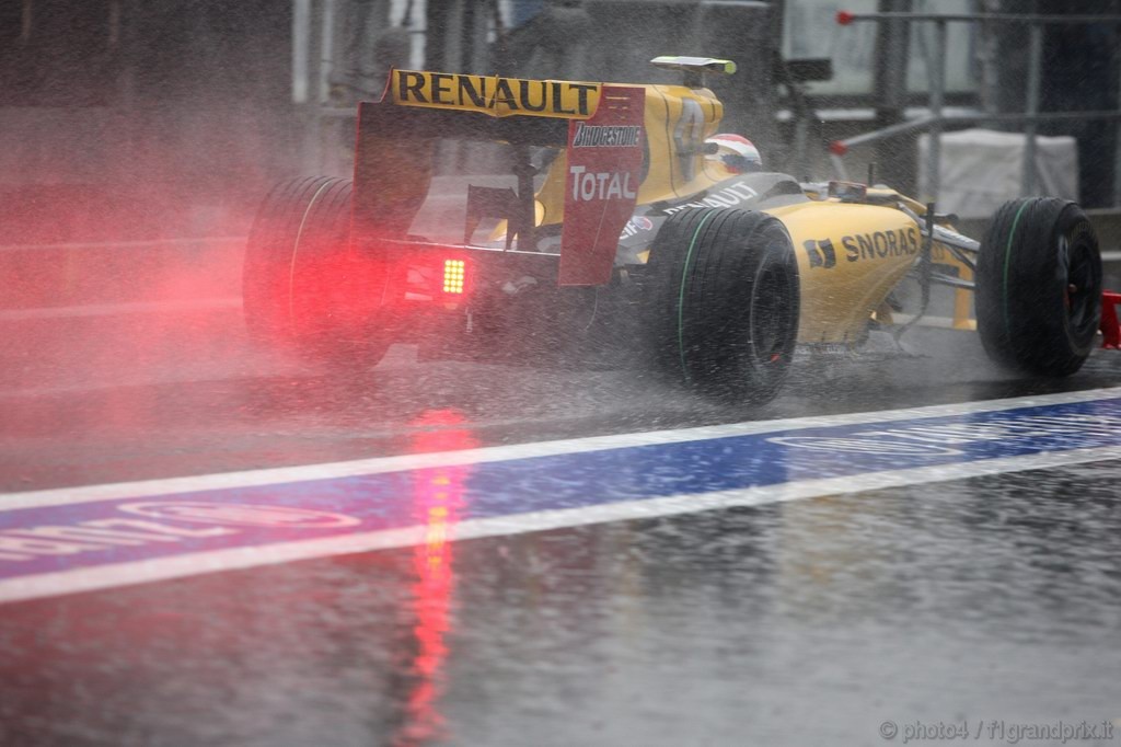 GP Belgio, Prove Libere 1, Venerdi', Vitaly Petrov (RUS), Renault F1 Team, R30 