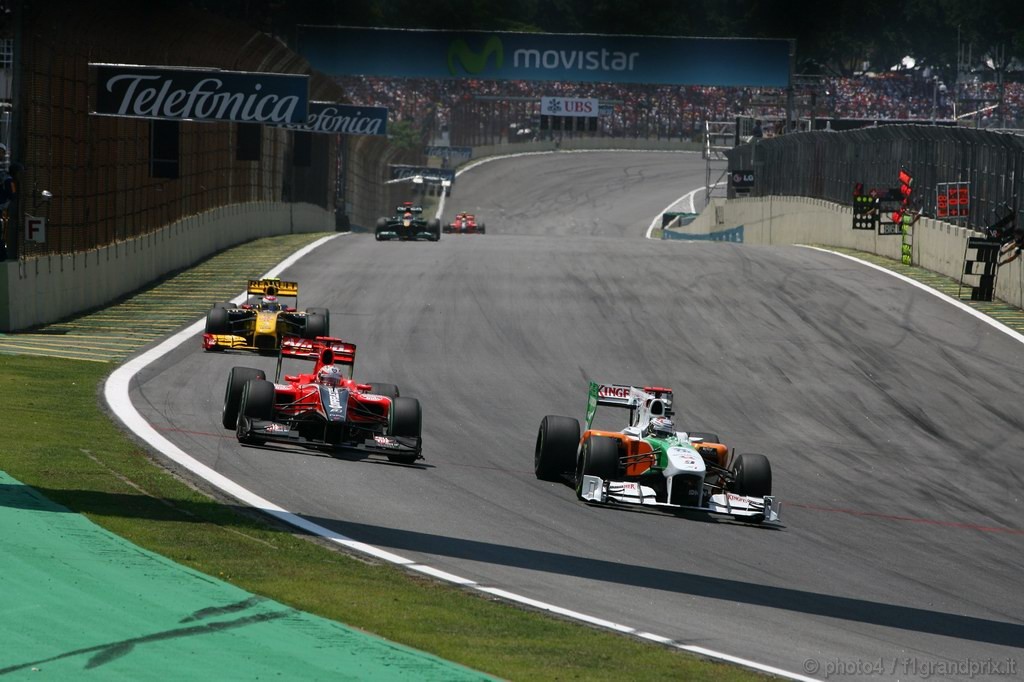GP Brasile, Gara, Timo Glock (GER), Virgin Racing, VR-01  e Adrian Sutil (GER), Force India F1 Team, VJM03 