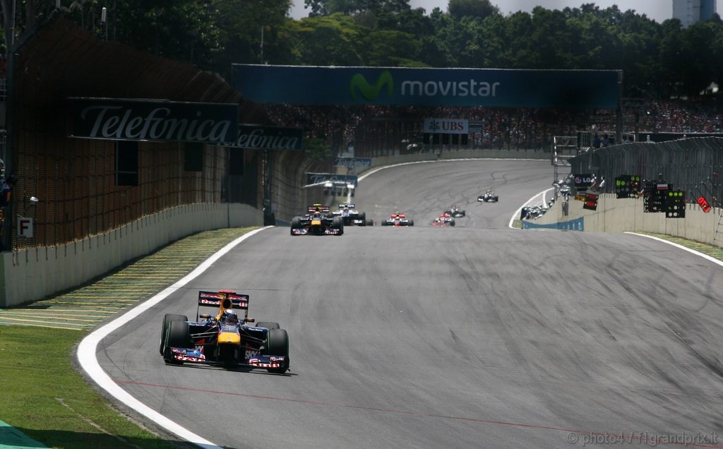 GP Brasile, Gara, Sebastian Vettel (GER), Red Bull Racing, RB6 davanti a Mark Webber (AUS), Red Bull Racing, RB6 
