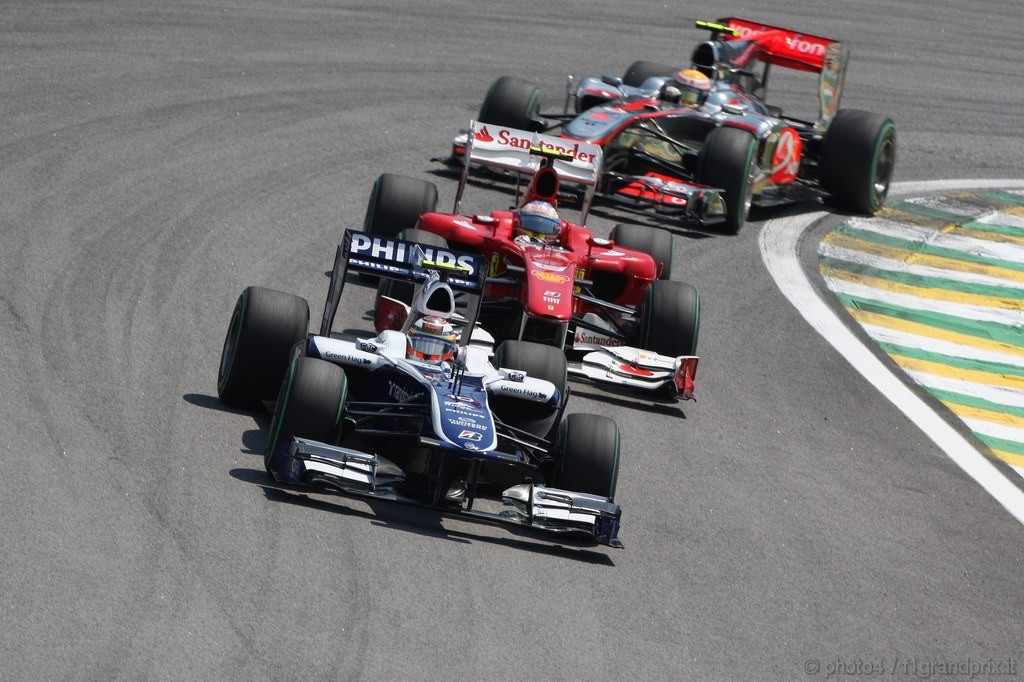 GP Brasile, Gara, Nico Hulkenberg (GER), Williams, FW32 e Fernando Alonso (ESP), Ferrari, F10 