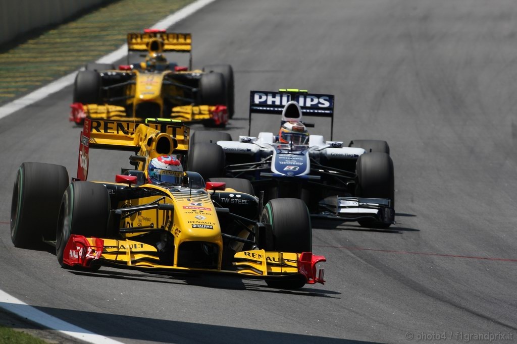 GP Brasile, Gara, Vitaly Petrov (RUS), Renault F1 Team, R30 