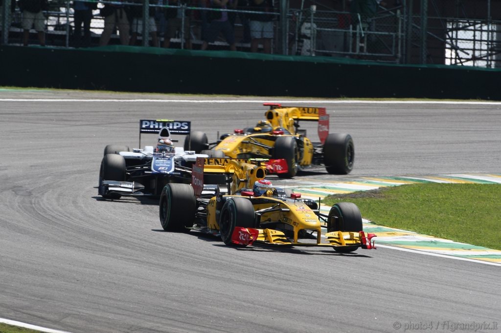 GP Brasile, Gara, Vitaly Petrov (RUS), Renault F1 Team, R30 