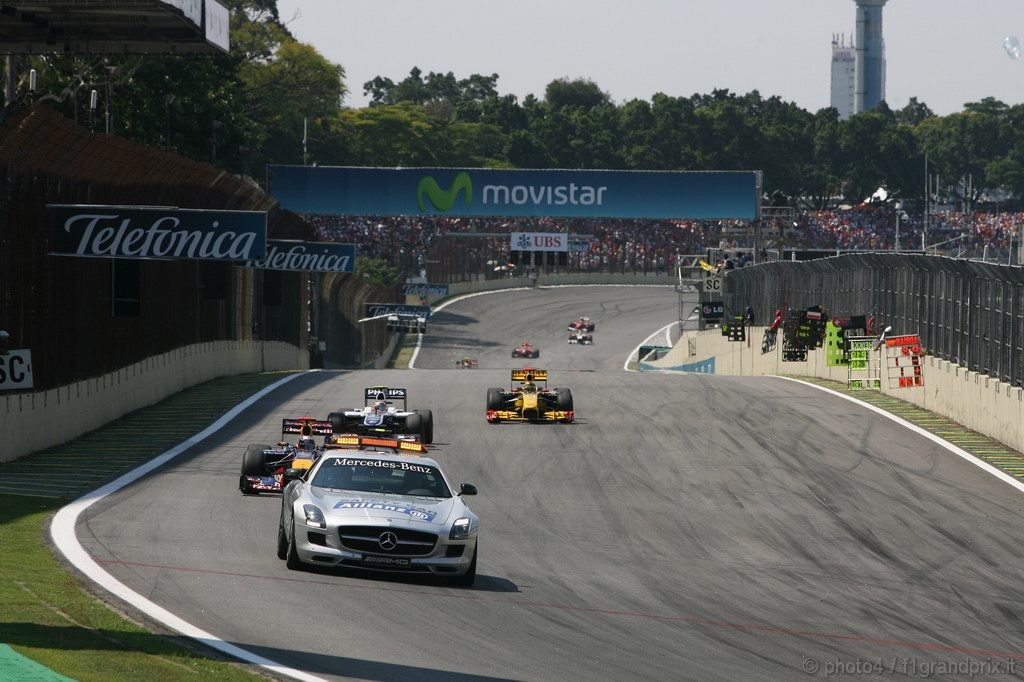 GP Brasile, Gara, The Safety car on the track