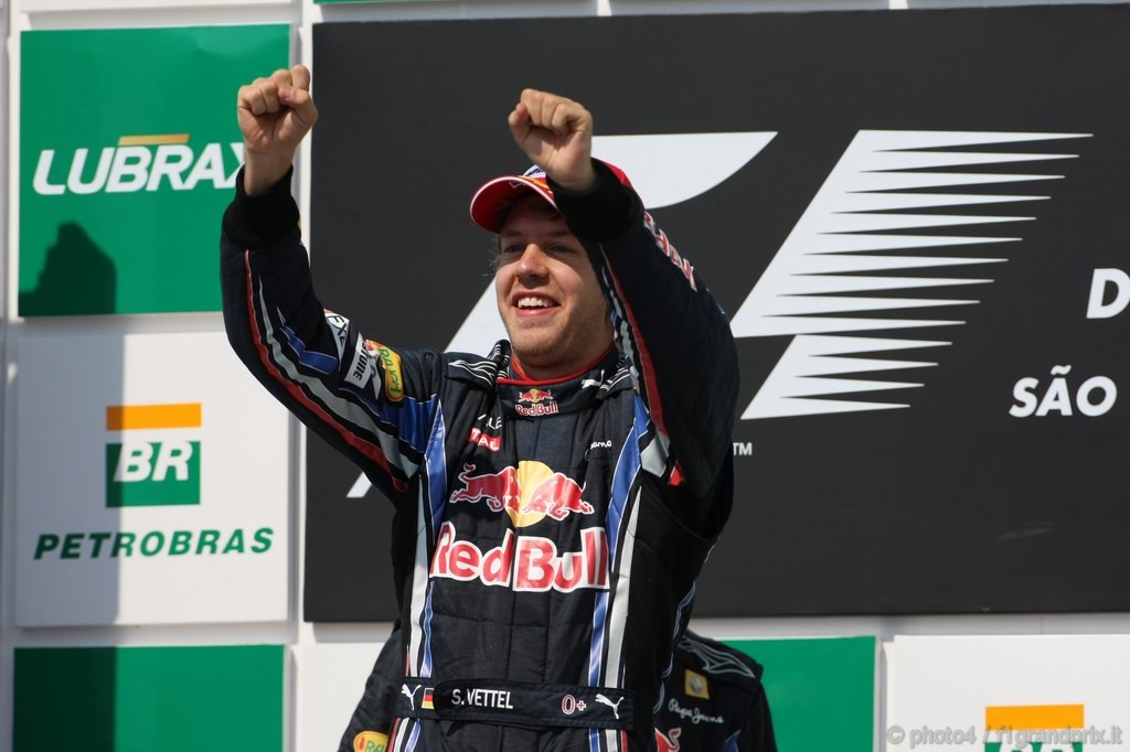 GP Brasile, Gara, Sebastian Vettel (GER), Red Bull Racing, RB6 vincitore 