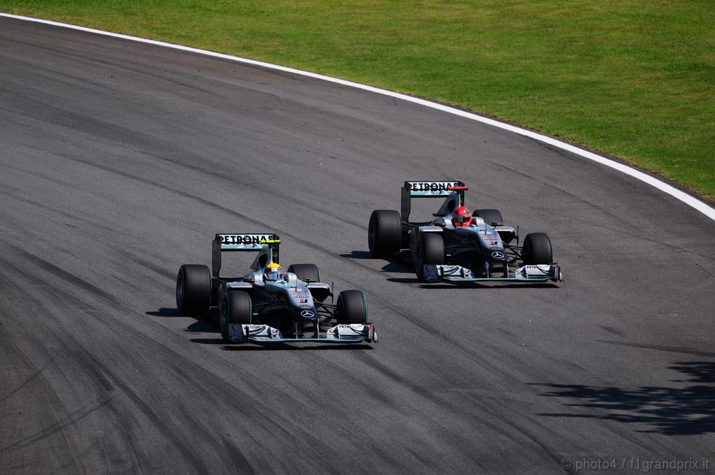 GP Brasile, Gara, Michael Schumacher (GER), Mercedes GP  F1 Team, MGP W01 e Nico Rosberg (GER), Mercedes GP F1 Team, MGP W01 
