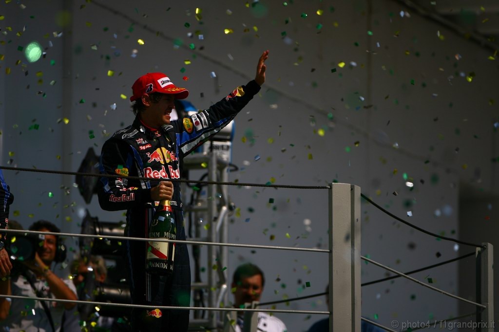 GP Brasile, Gara, Sebastian Vettel (GER), Red Bull Racing, RB6 vincitore 