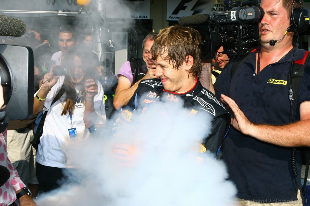 GP Brasile, Gara, Sebastian Vettel (GER), Red Bull Racing, RB6 vincitore 