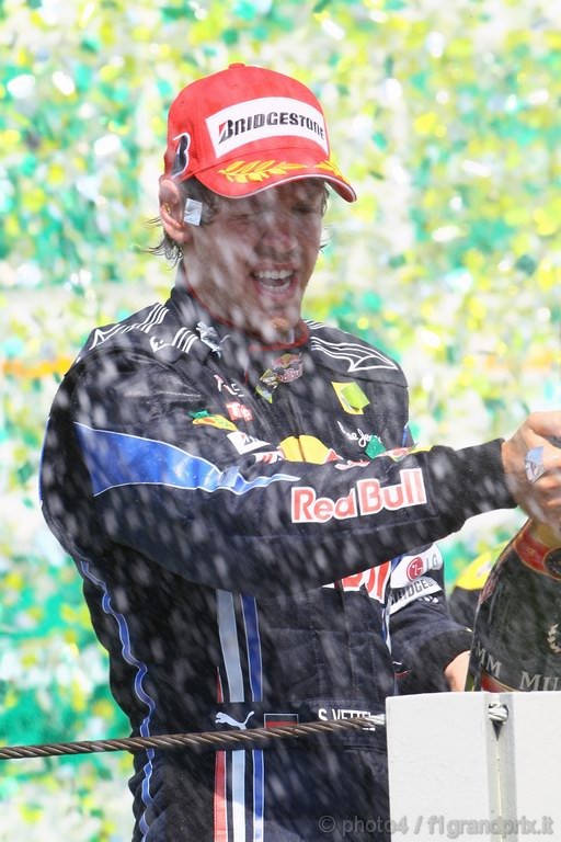 GP Brasile, Gara, Sebastian Vettel (GER), Red Bull Racing, RB6 vincitore 