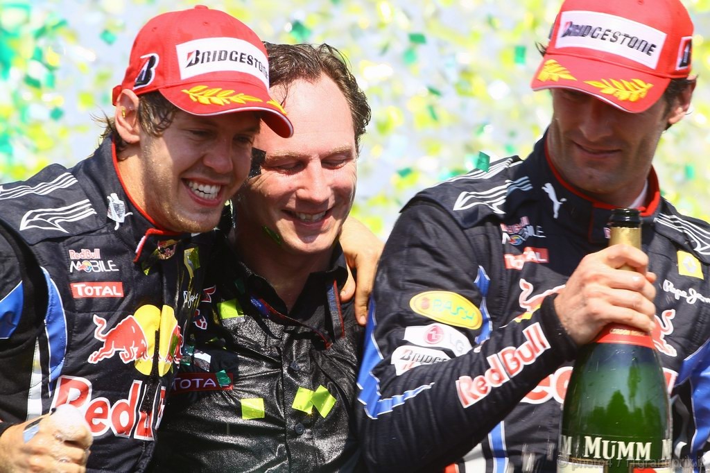 GP Brasile, Gara, Sebastian Vettel (GER), Red Bull Racing, RB6 vincitore, Mark Webber (AUS), Red Bull Racing, RB6 secondo e Christian Horner (GBR), Red Bull Racing, Sporting Director 