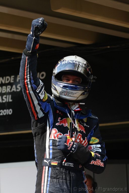 GP Brasile, Gara, Sebastian Vettel (GER), Red Bull Racing, RB6 vincitore 