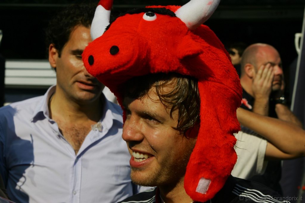 GP Brasile, Gara, Sebastian Vettel (GER), Red Bull Racing, RB6 vincitore 