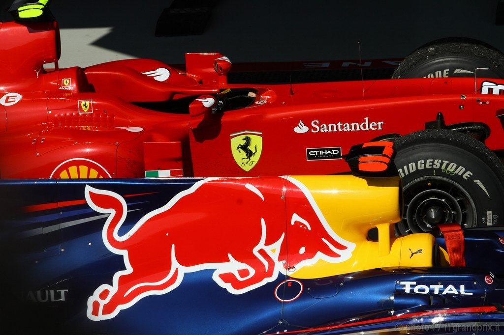 GP Brasile, Gara, Fernando Alonso (ESP), Ferrari, F10 e Sebastian Vettel (GER), Red Bull Racing, RB6 