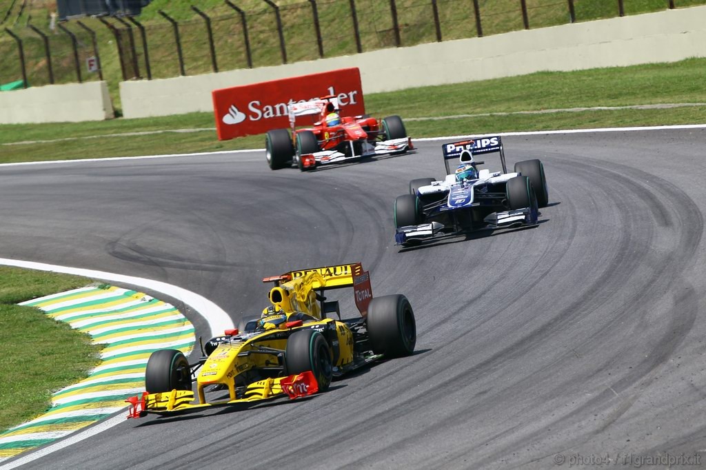 GP Brasile, Gara, Robert Kubica (POL), Renault F1 Team, R30 