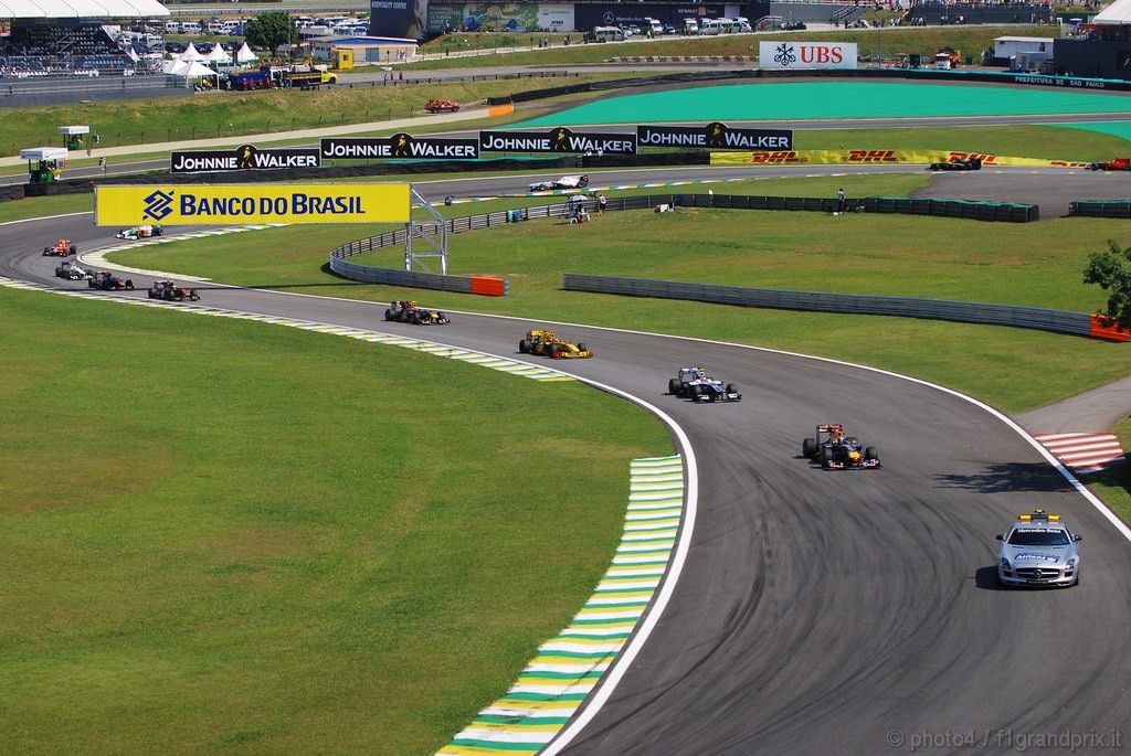 GP Brasile, Gara, The Safety car on the track