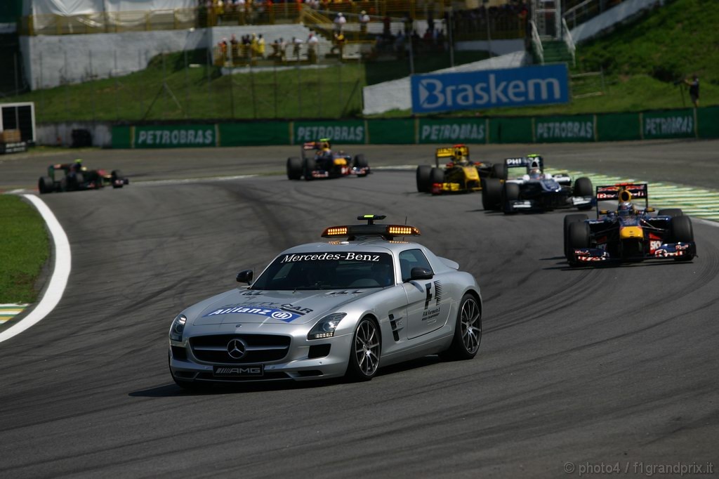 GP Brasile, Gara, The Safety car on the track