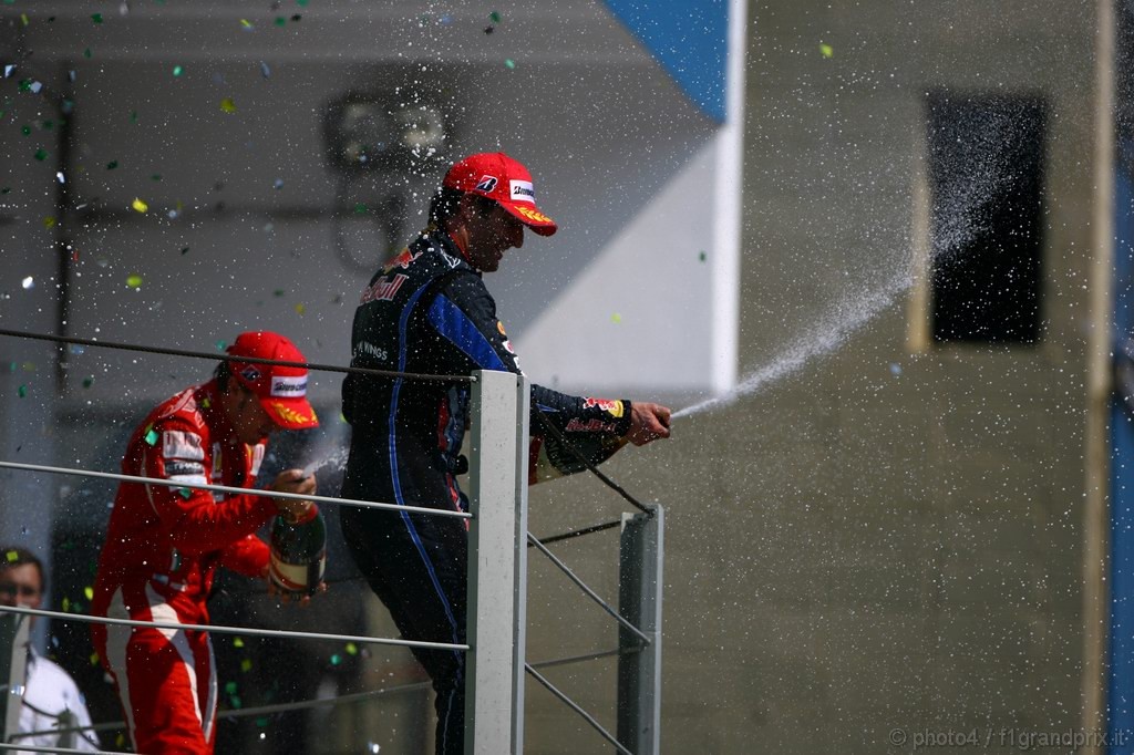 GP Brasile, Gara, Mark Webber (AUS), Red Bull Racing, RB6 secondo e Fernando Alonso (ESP), Ferrari, F10 terzo 