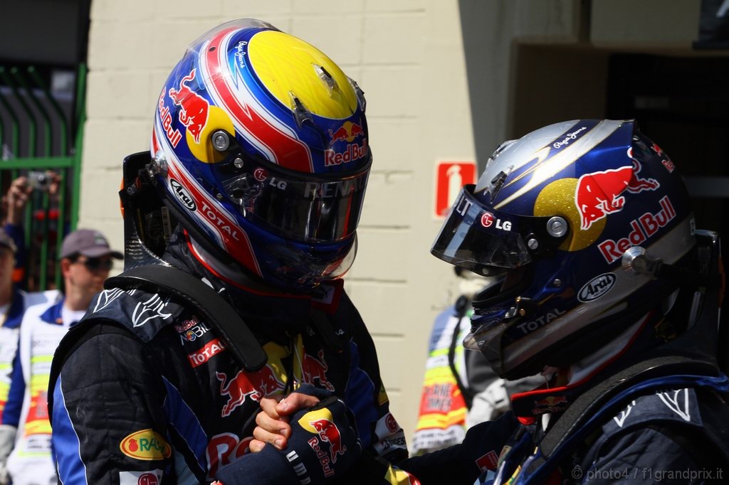 GP Brasile, Gara, Mark Webber (AUS), Red Bull Racing, RB6 secondo e Sebastian Vettel (GER), Red Bull Racing, RB6 vincitore 